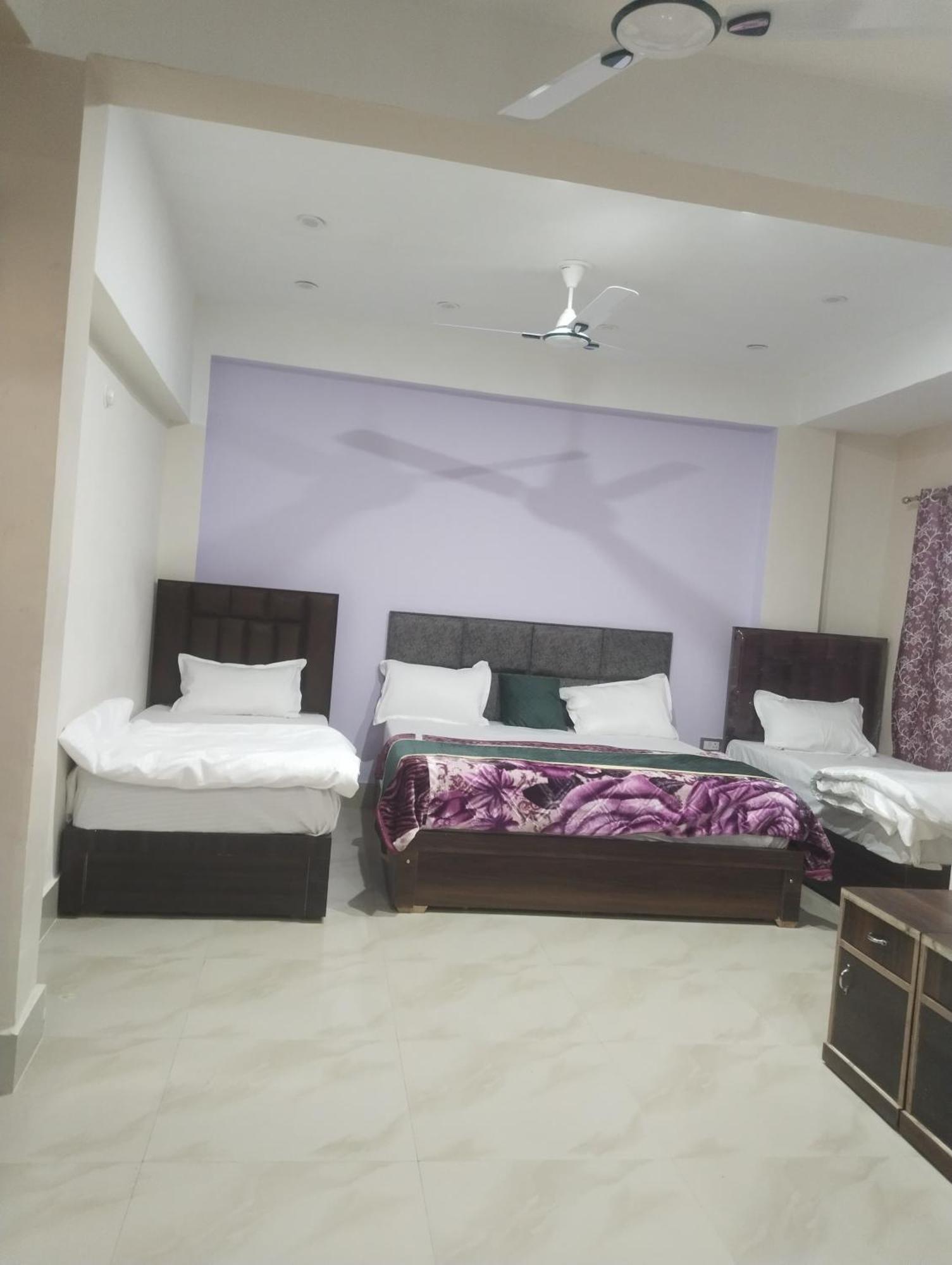 Dixit Residency Hotel Vrindavan Bagian luar foto