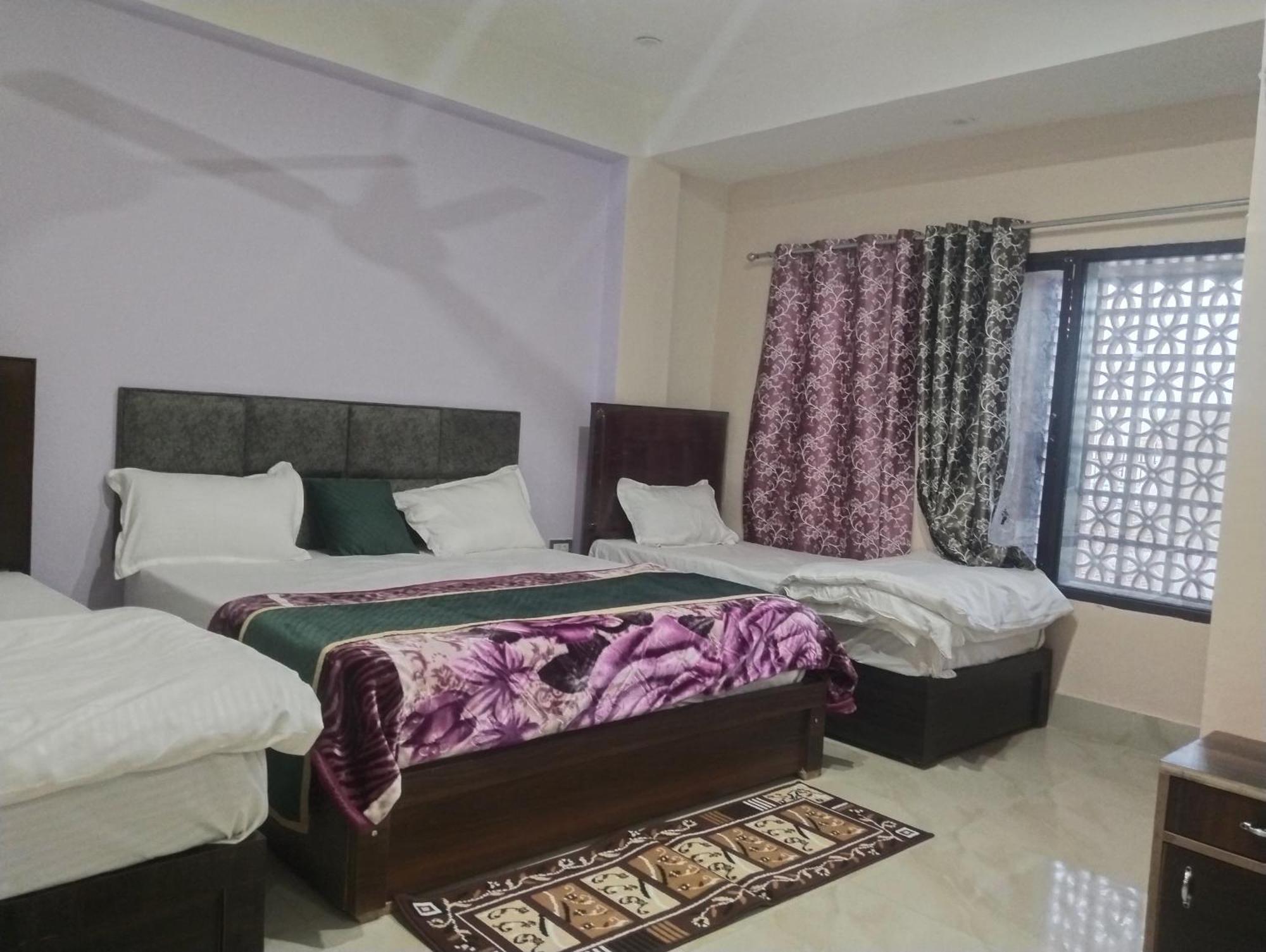 Dixit Residency Hotel Vrindavan Bagian luar foto