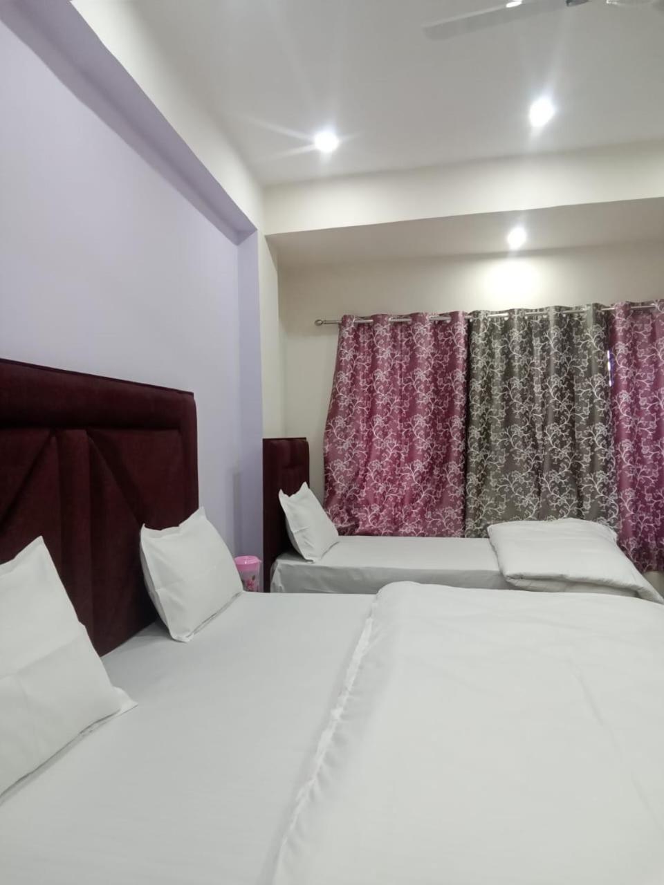 Dixit Residency Hotel Vrindavan Bagian luar foto