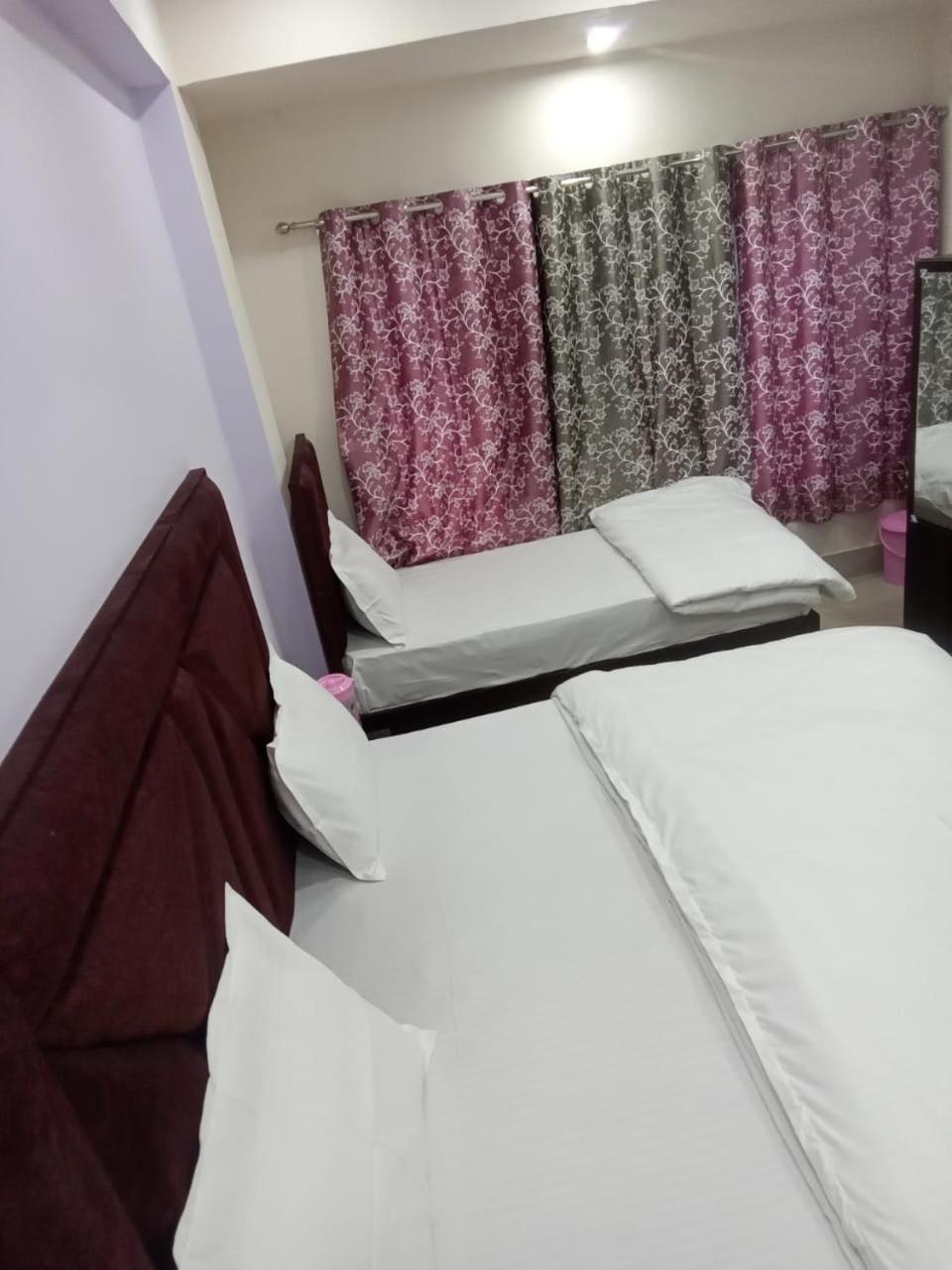 Dixit Residency Hotel Vrindavan Bagian luar foto