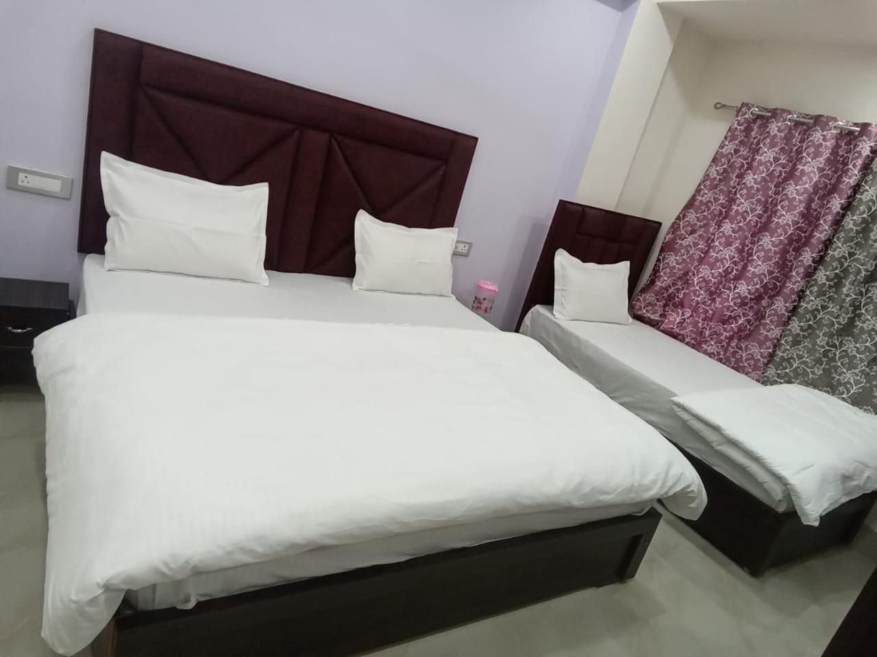 Dixit Residency Hotel Vrindavan Bagian luar foto