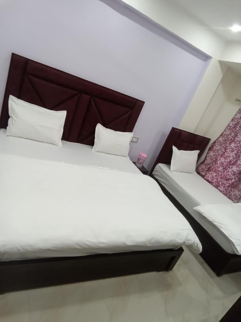 Dixit Residency Hotel Vrindavan Bagian luar foto