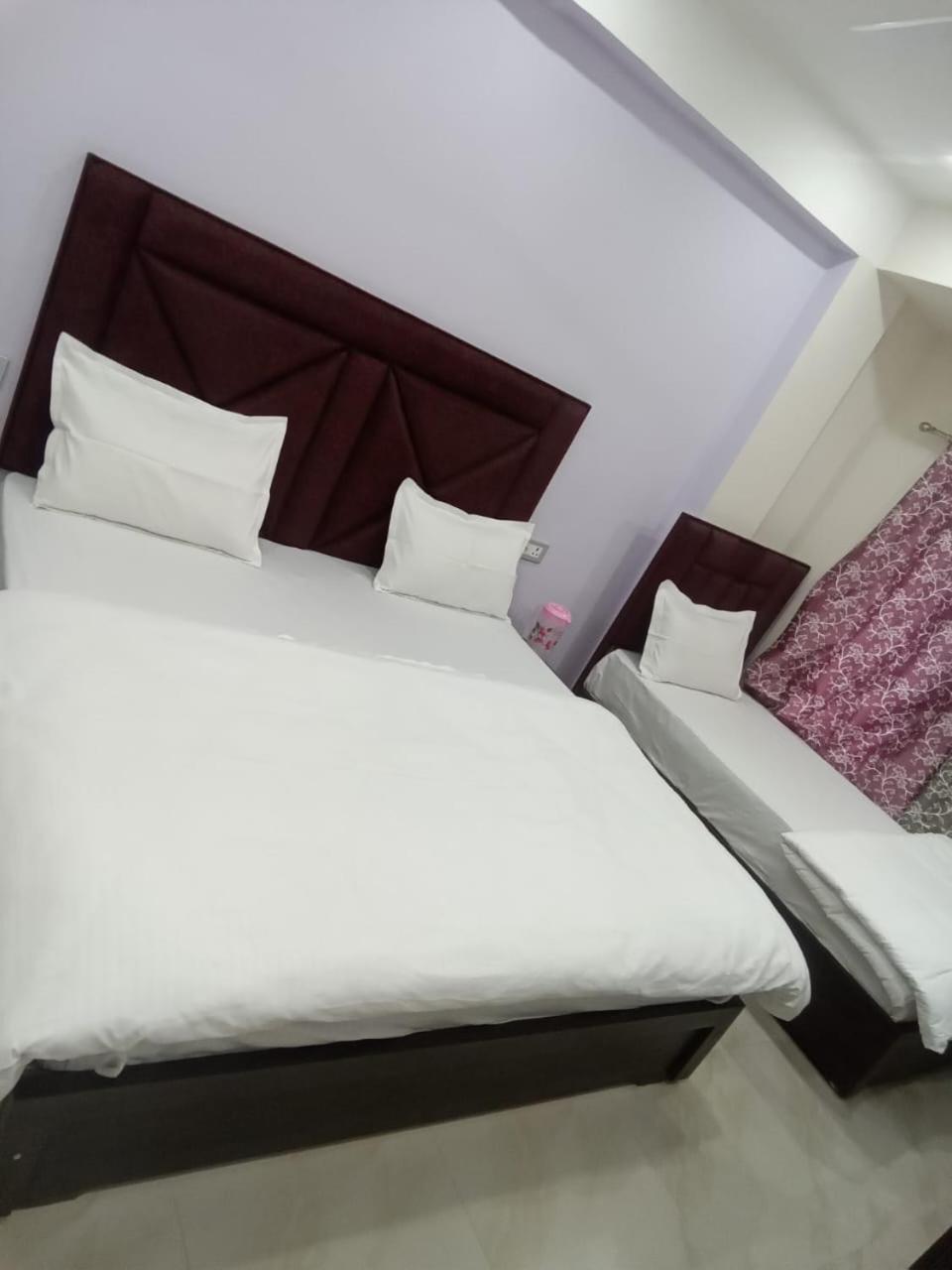 Dixit Residency Hotel Vrindavan Bagian luar foto