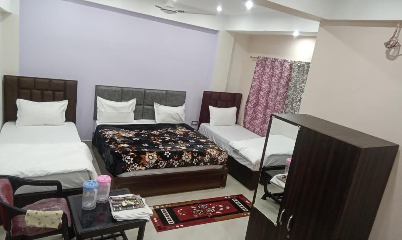 Dixit Residency Hotel Vrindavan Bagian luar foto