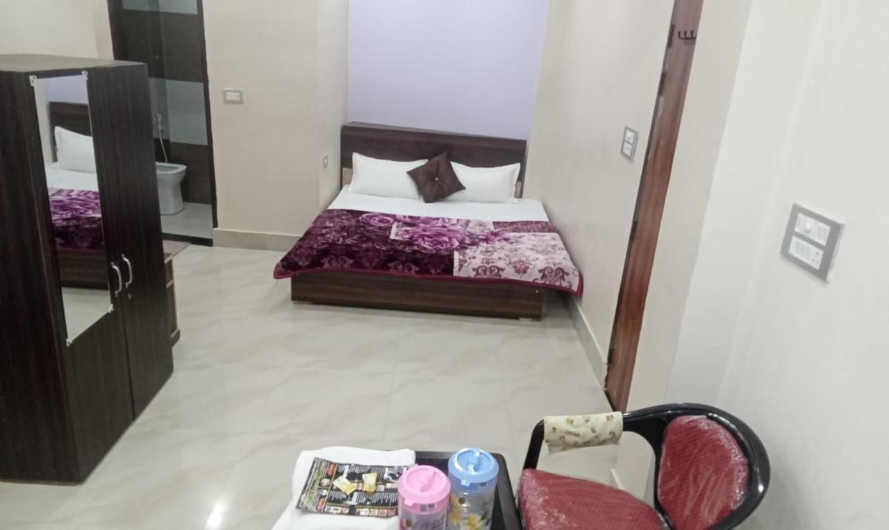 Dixit Residency Hotel Vrindavan Bagian luar foto